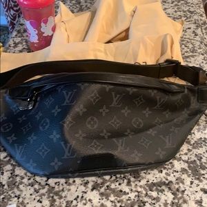 Discover Bumbag Louis Vuitton